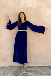 robe velours bleu long chic soiree cocktail oriental manches bouffantes broderie argent