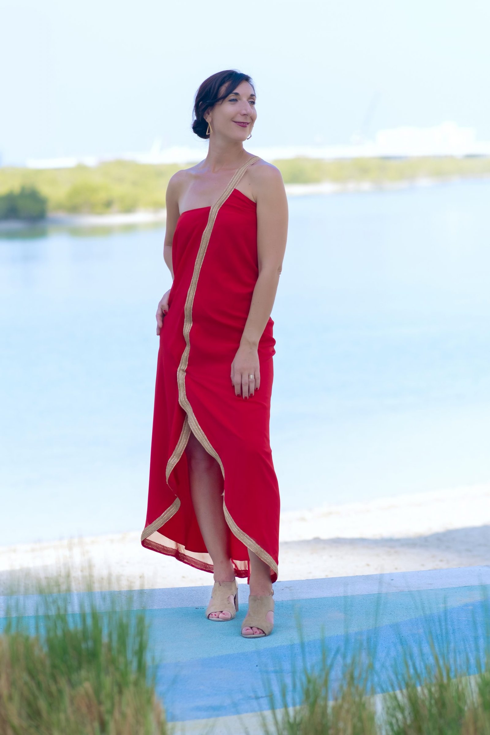 chic mousseline brode or dos nu asymetrique rouge cocktail soiree Robe Enea Selena