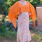 Robe Sabah inspiraton inde voilage orange safran motifs imprimes