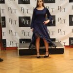 robe longue bleue nuit paillettes soie tradi originale volants