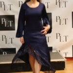 robe longue bleue nuit paillettes soie tradi originale volants