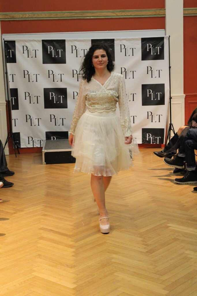 ensemble blanc perle danseuse indienne cache coeur jupe tulle