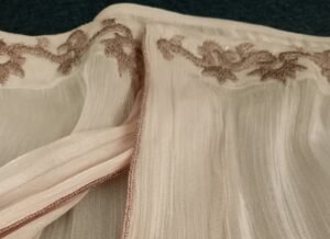 Détail broderie gilet marwa organza et fil or