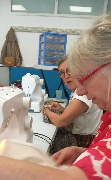couturier atelier equipe retouches creations personnalisation