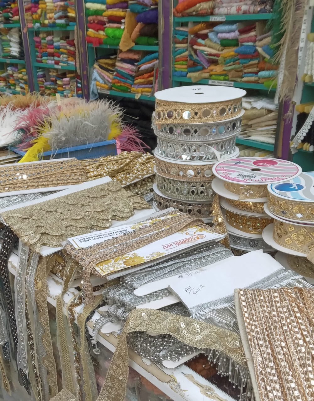 broderie sur mesure mercerie fournisseur backstage tissus